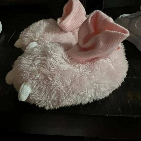 Carters pink dinosaur slippers size 12-18 month great condition never worn - Picture 2 of 4